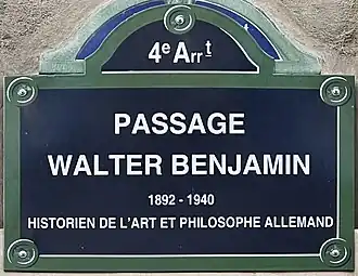 Voir la plaque.