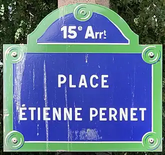 Voir la plaque.