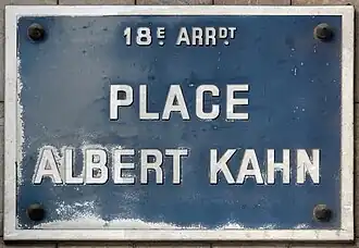 Voir la plaque.