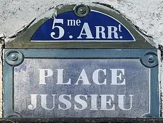 Voir la plaque.
