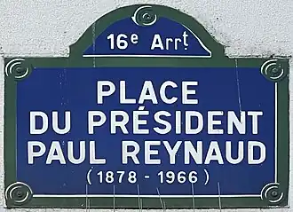 Voir la plaque.