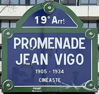 Voir la plaque.