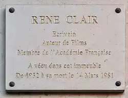 Plaque au no&nbsp;11 bis.