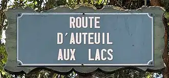 Voir la plaque.