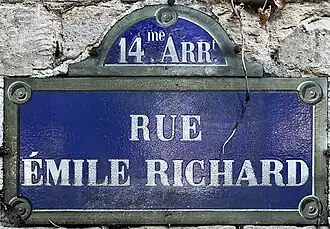 Voir la plaque.