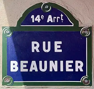 Voir la plaque.