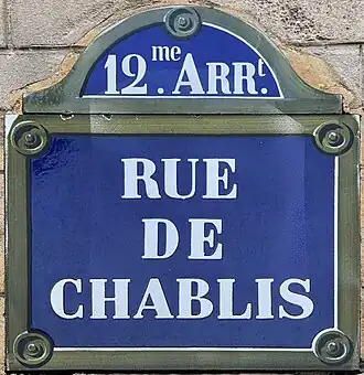 Voir la plaque.