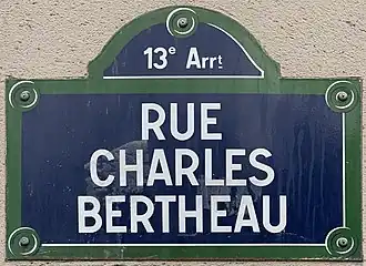 Voir la plaque.