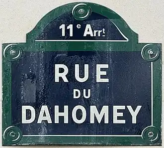 Voir la plaque.