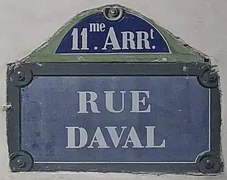 Voir la plaque.