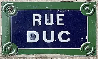 Voir la plaque.