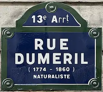 Voir la plaque.