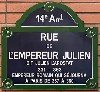 Voir la plaque.