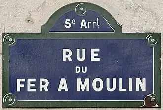 Voir la plaque.