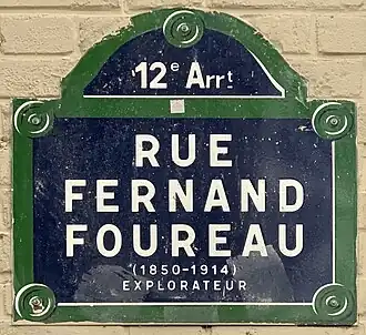 Voir la plaque.