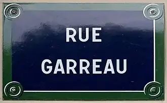 Voir la plaque.