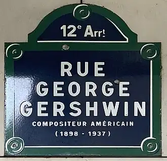 Voir la plaque.