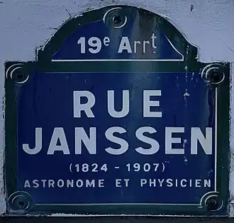 Voir la plaque.