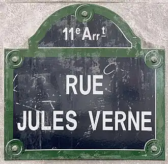 Voir la plaque.