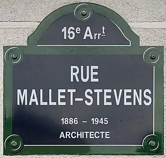Voir la plaque.