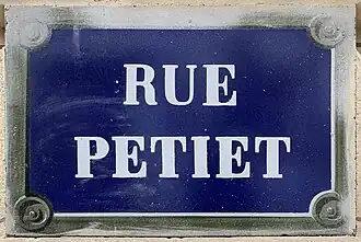 Voir la plaque.