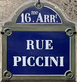 Voir la plaque.