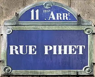 Voir la plaque.
