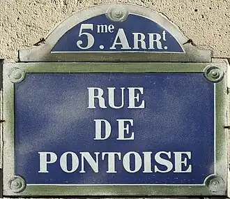 Voir la plaque.