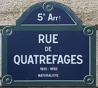 Voir la plaque.