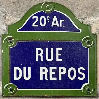 Voir la plaque.