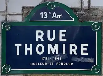 Voir la plaque.