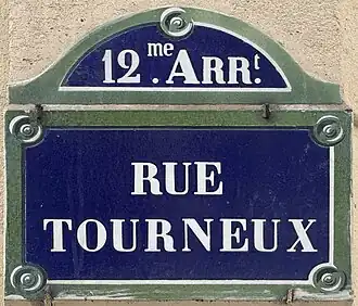 Voir la plaque.