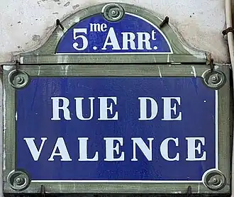 Voir la plaque.