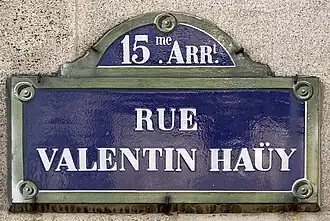 Voir la plaque.