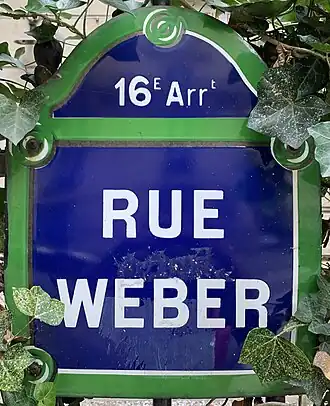 Voir la plaque.