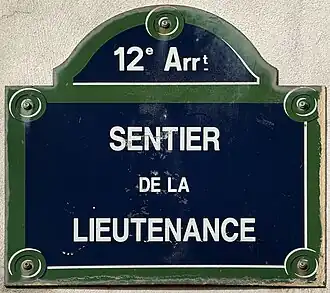 Voir la plaque.