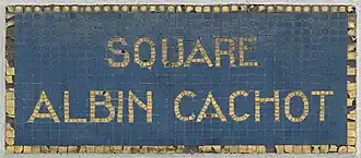 Voir la plaque.