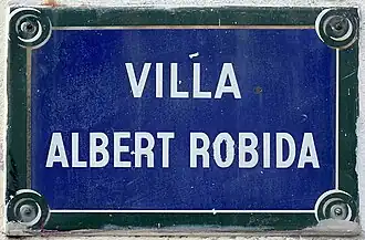 Voir la plaque.