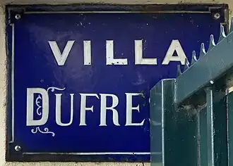 Voir la plaque.