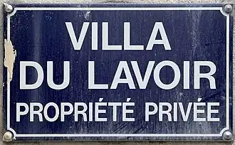 Voir la plaque.