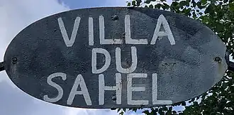 Voir la plaque.