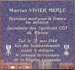 Sur une plaque en l'honneur de Marius Vivier-Merle à Lyon-Part-Dieu (1re&nbsp;médaille à g.).