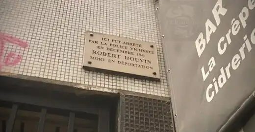 Plaque en hommage à Robert Houvin, au no&nbsp;29.