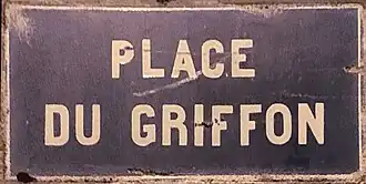 Voir la plaque.