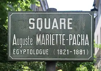 Plaque.