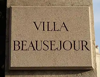 Voir la plaque.