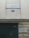 No&nbsp;12 : emplacements des deux plaques commémoratives.