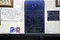 Plaques commémoratives dans l'église.