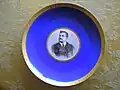 Plat en porcelaine à l'effigie d'Ismaël d'après photo
