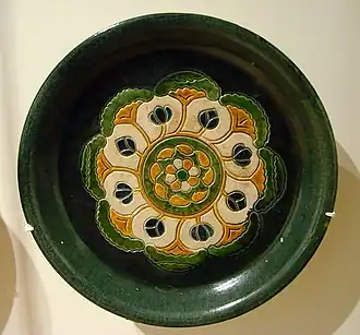 Plat à offrande en céramique sancai, VIIIe&nbsp;siècle